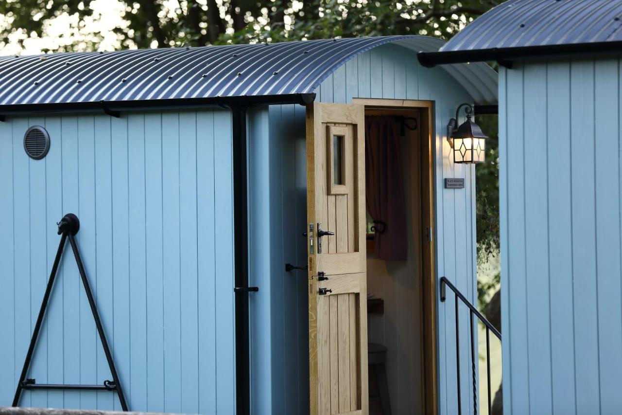 Upper Gelli Luxury Holiday Lodge, Converted Dairy & Cosy Shepherds Huts Welshpool Eksteriør bilde