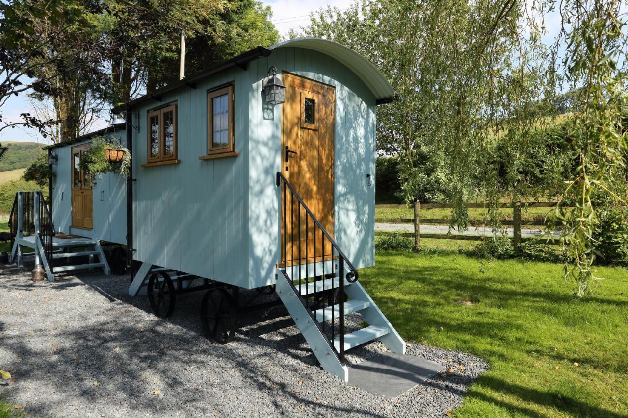 Upper Gelli Luxury Holiday Lodge, Converted Dairy & Cosy Shepherds Huts Welshpool Eksteriør bilde