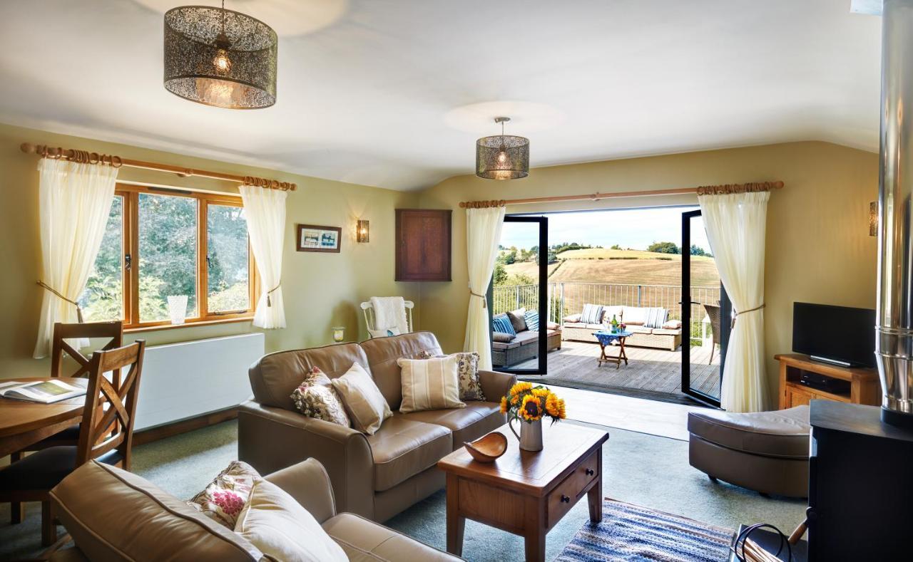 Upper Gelli Luxury Holiday Lodge, Converted Dairy & Cosy Shepherds Huts Welshpool Eksteriør bilde