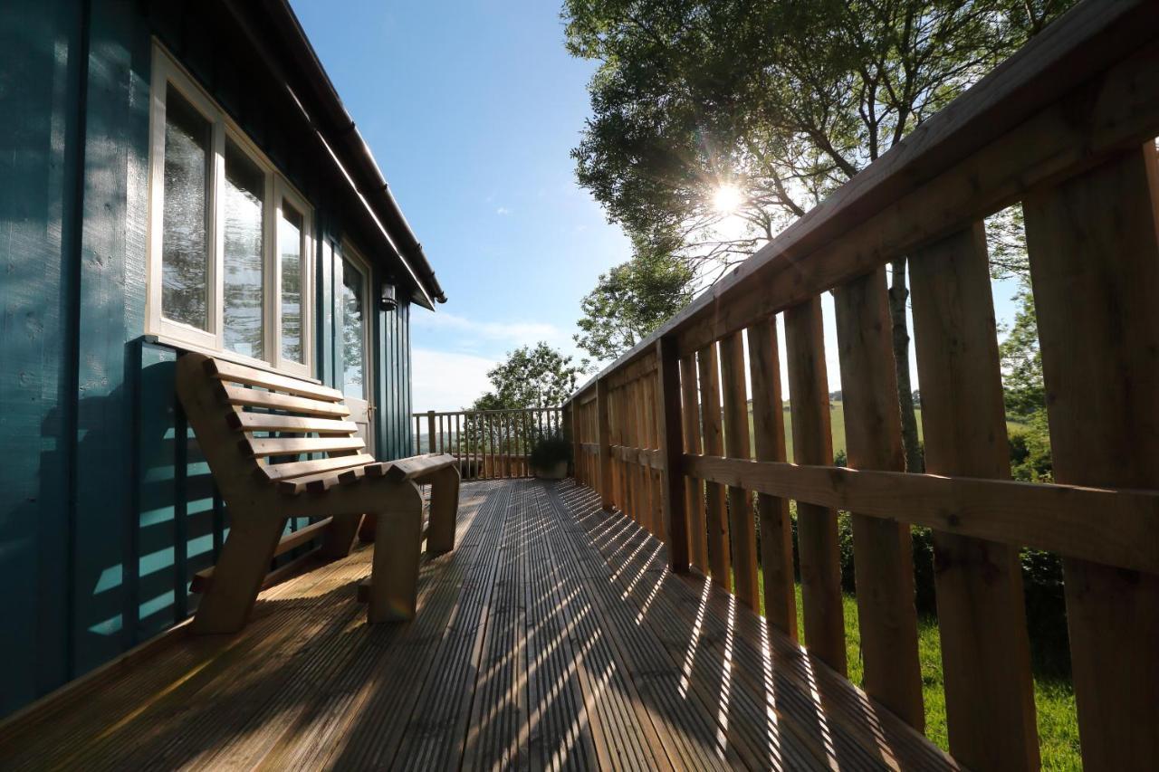 Upper Gelli Luxury Holiday Lodge, Converted Dairy & Cosy Shepherds Huts Welshpool Eksteriør bilde