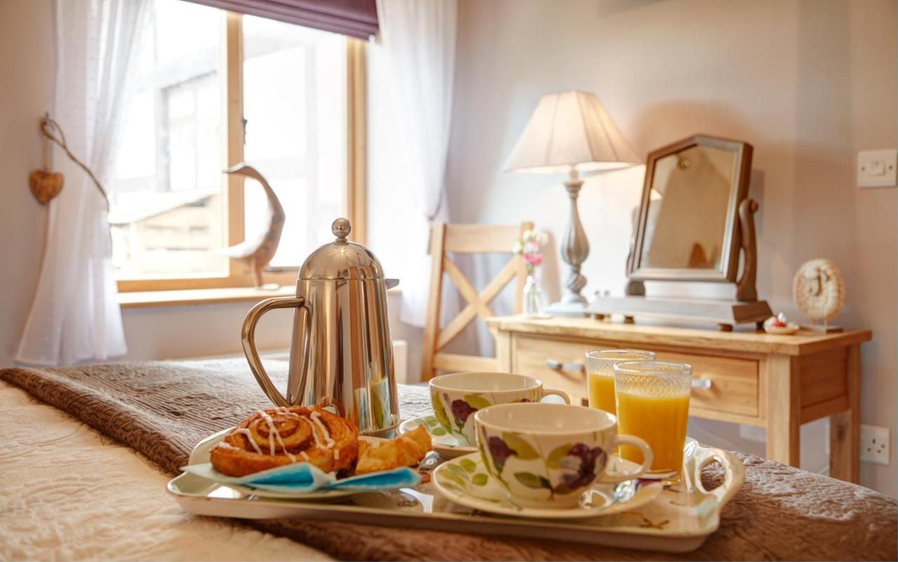 Upper Gelli Luxury Holiday Lodge, Converted Dairy & Cosy Shepherds Huts Welshpool Eksteriør bilde