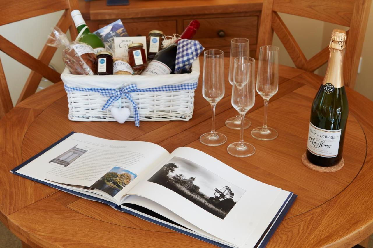 Upper Gelli Luxury Holiday Lodge, Converted Dairy & Cosy Shepherds Huts Welshpool Eksteriør bilde